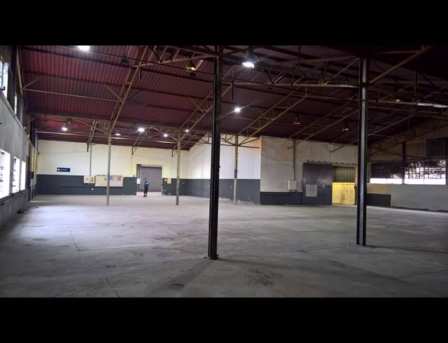 1,915M² WAREHOUSE TO LET IN ISANDO